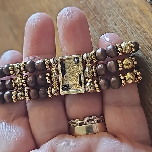 Vintage Gold Tone and Brown Wood 3 Strand Beaded 7 1/2 Inch Elastic Bracelet - Picture 4 of 5